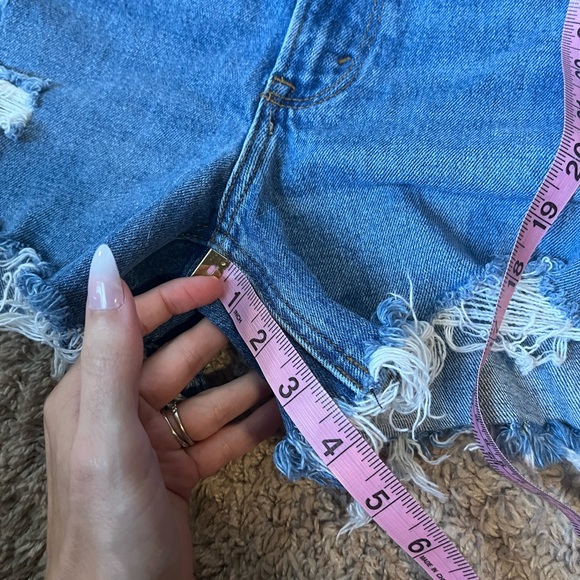 SOLD ON CROSSPOST Abercrombie and Fitch high rise mom short - Picture 6 of 10